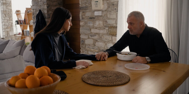 Η αστυνομία συλλαμβάνει τον Στάθη ως ύποπτο για τον φόνο της Αρετής