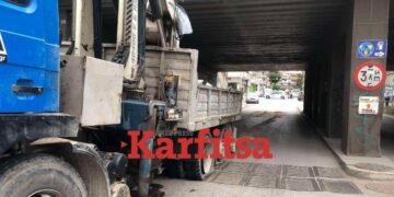 Θεσσαλονίκη: Φορτηγό κόλλησε κάτω από γέφυρα