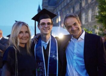 Κυριάκος Μητσοτάκης και Μαρέβα Γκραμπόφσκι στην τελετή αποφοίτησης του γιου τους στις ΗΠΑ
