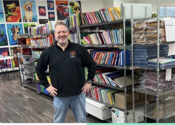 50χρονος βγάζει 117.000 δολ. τον μήνα από τη δεύτερη δουλειά του