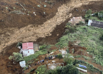 Τουλάχιστον 10 νεκροί από κατολίσθηση – Αγνοούνται 15 άτομα