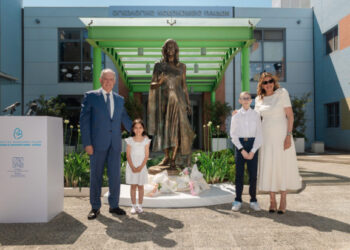 Αποκαλυπτήρια του αγάλματος της Μαριάννας Βαρδινογιάννη στο Ογκολογικό Νοσοκομείο Παίδων