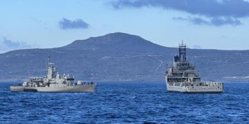 Πλοία του Πολεμικού Ναυτικού ανοιχτά της Λιβύης