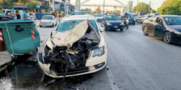 Accident on Poseidonos Avenue: Municipal worker killed – Taxi crashed into garbage truck attempting to overtake