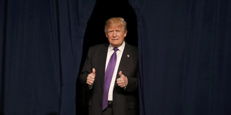 Η οικογένεια Τραμπ εισέρχεται στην κινητή τηλεφωνία με υπηρεσίες και ένα smartphone