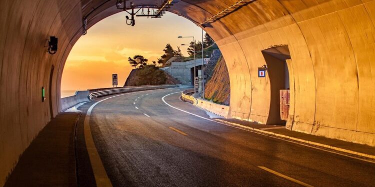 Αναβάθμιση των σηράγγων Δερβενίου και Χελυδορίου