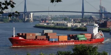 Συναγερμός στη ναυτιλιακή βιομηχανία λόγω της σύγκρουσης Ισραήλ-Ιράν