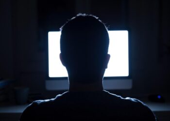 Δίκτυο βιαστών που αναρτούσαν βίντεο σε πορνογραφικές σελίδες ερευνά η αστυνομία