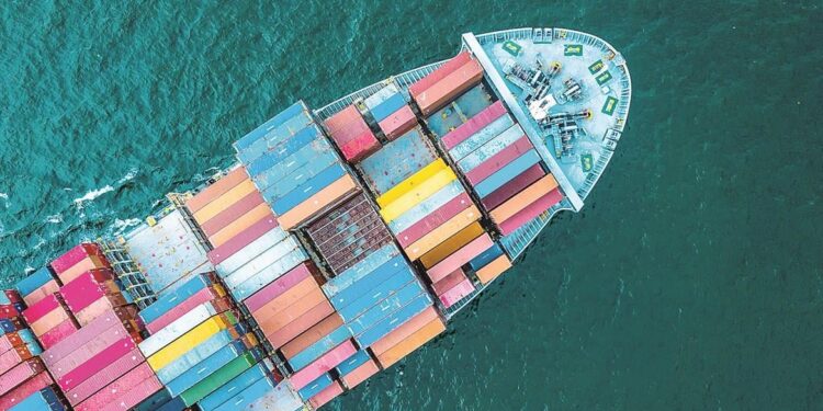 «Πρόσω ολοταχώς» ο στόλος containerships