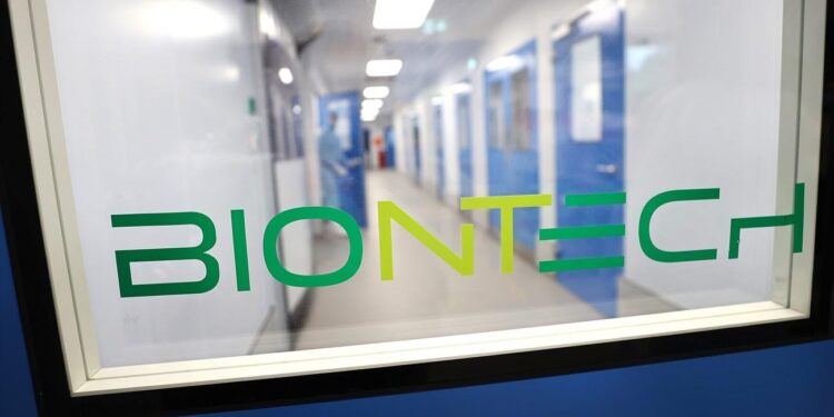 Συμφωνία δισεκατομμυρίων δολαρίων της Biontech για φάρμακο κατά του καρκίνου