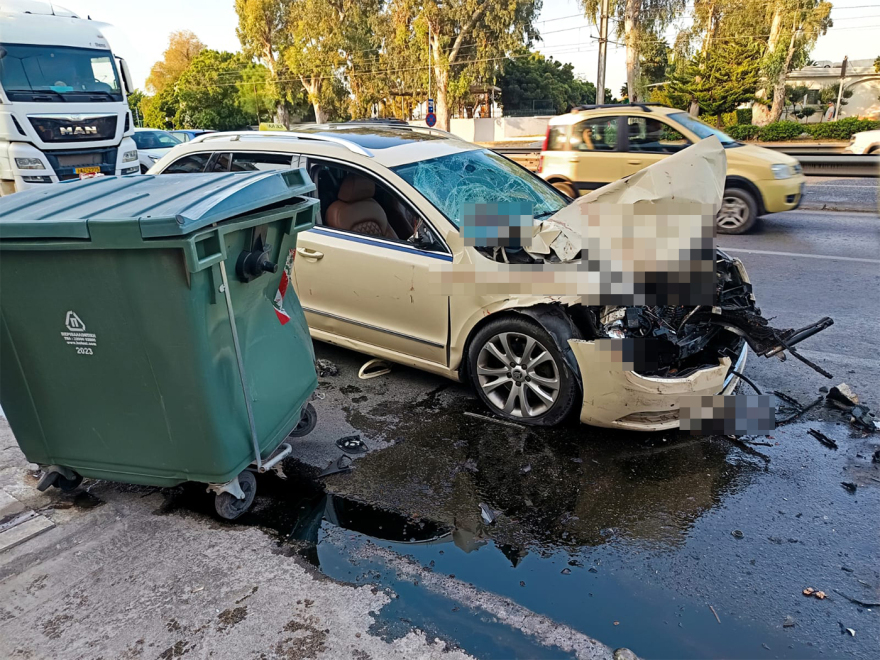 Accident on Poseidonos: Municipal employee dead - Taxi attempted to overtake and crashed into garbage truck