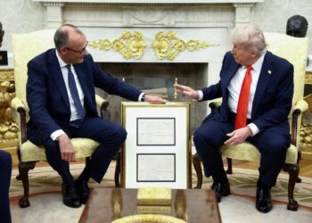 Ο Τραμπ, ο Μερτς και η κομψά πακεταρισμένη, 24 καρατίων υποτέλεια