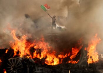 Λος Άντζελες: Ο κυβερνήτης της Καλιφόρνια κατά του Ντόναλντ Τραμπ