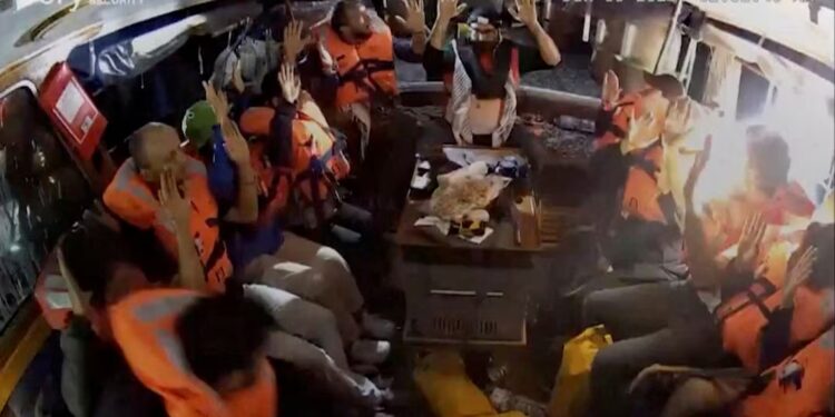 Madleen: Υπό καθεστώς παράτυπου μετανάστη κρατούνται στο Ισραήλ οι Γάλλοι ακτιβιστές