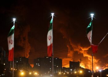 Ο ισραηλινός στρατός καλεί τους Ιρανούς να εκκενώσουν τις περιοχές γύρω από εγκαταστάσεις παραγωγής όπλων