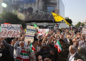 Μπορούν οι βομβαρδισμοί να φέρουν μια «στρατιωτική χούντα» στο Ιράν;