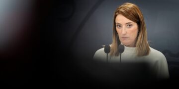 Εγκλωβισμένη στα Εμιράτα λόγω του κλεισίματος του εναέριου χώρου