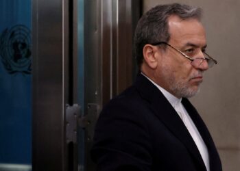 Ο «έμπορος χαλιών» που βάζει ξανά το Ιράν στο τραπέζι των διαπραγματεύσεων με τις ΗΠΑ