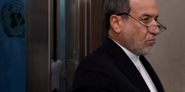 Ο «έμπορος χαλιών» που βάζει ξανά το Ιράν στο τραπέζι των διαπραγματεύσεων με τις ΗΠΑ