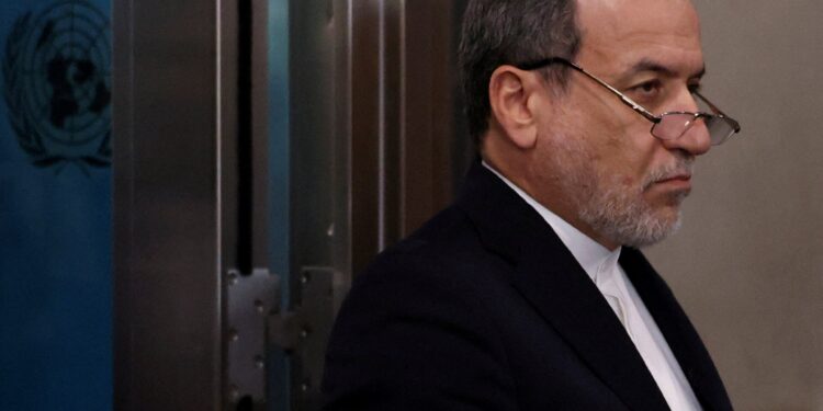 Ο «έμπορος χαλιών» που βάζει ξανά το Ιράν στο τραπέζι των διαπραγματεύσεων με τις ΗΠΑ