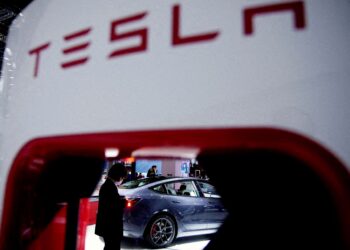 Tesla: Ανοδικά η μετοχή, στον απόηχο του «σίριαλ» Τραμπ