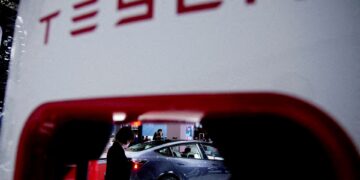 Tesla: Ανοδικά η μετοχή, στον απόηχο του «σίριαλ» Τραμπ