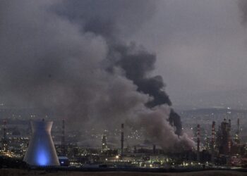 Διακόπηκε λειτουργία των διυλιστηρίων στη Χάιφα έχει διακοπεί μετά την ιρανική επίθεση,