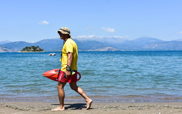 Ναυαγοσώστης έσωσε 5χρονο που κινδύνευσε να πνιγεί στην Πλαζ