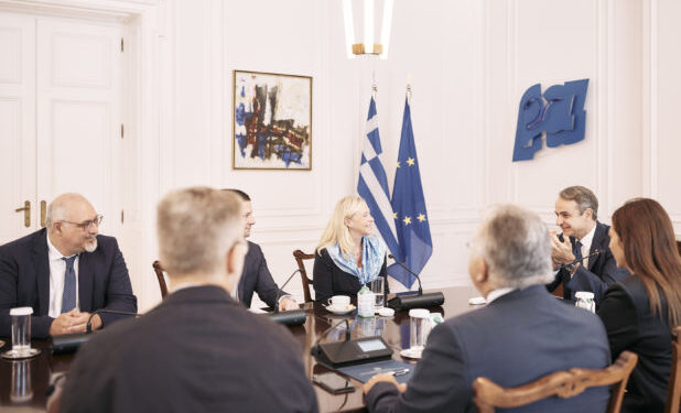 Συνάντηση Μητσοτάκη με την πρόεδρο του Yale και τον πρύτανη του ΕΚΠΑ