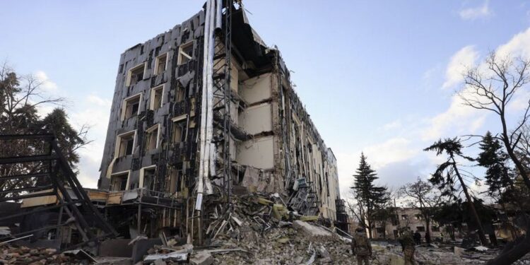 Τουλάχιστον δύο νεκροί και 17 τραυματίες σε πρωτοφανούς κλίμακας ρωσική επίθεση εναντίον του Χαρκόβου