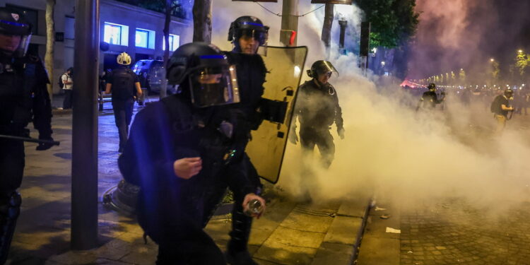 Βίαια επεισόδια με δύο νεκρούς μετά την κατάκτηση του Champions League από την Παρί – Τουλάχιστον 559 προσαγωγές