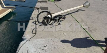 Ρόδος: Πολυτελής θαλαμηγός «καρφώθηκε» στον προβλήτα