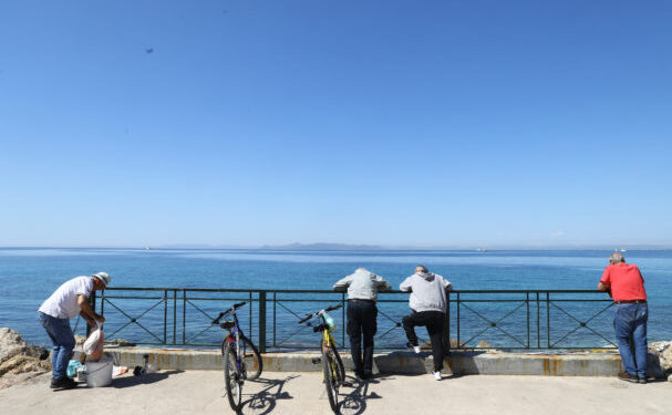 Καιρός: Όλα μοιάζουν καλοκαίρι με ηλιοφάνεια και ανεβασμένη θερμοκρασία