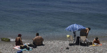 38χρονος βγήκε γυμνός από τη θάλασσα και προσπάθησε να βιάσει τουρίστρια