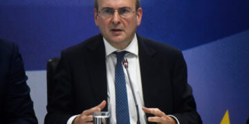 Χατζηδάκης στον Realfm 97,8: Στέλνουμε ένα μήνυμα κυρίως στους παράγοντες