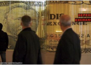 Σε κλοιό πιέσεων το δολάριο