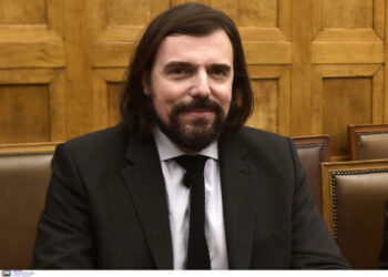 Δεν είναι γυμνασιάρχης η κυβέρνηση ή ο υπουργός να καλεί τα άτακτα παιδιά στο υπουργείο