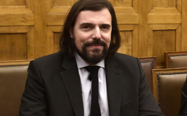 Δεν είναι γυμνασιάρχης η κυβέρνηση ή ο υπουργός να καλεί τα άτακτα παιδιά στο υπουργείο