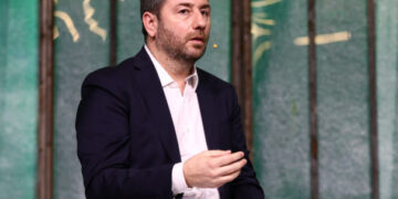 Ζητεί από την κυβέρνηση ενημέρωση των πολιτικών αρχηγών για την εξωτερική πολιτική