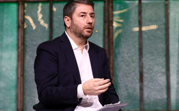 Ζητεί από την κυβέρνηση ενημέρωση των πολιτικών αρχηγών για την εξωτερική πολιτική