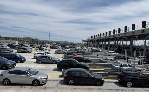 Τριήμερο Αγίου Πνεύματος: Πάνω από 195 χιλιάδες οχήματα έφυγαν από το λεκανοπέδιο Αττικής
