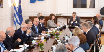 Συνάντηση Μητσοτάκη με πρυτάνεις: «Αδιαπραγμάτευτη προϋπόθεση να νιώθουν όλες και όλοι ασφαλείς στις σχολές τους»