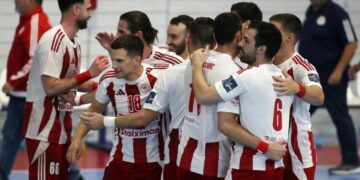 Ο Ολυμπιακός «έσπασε» την έδρα της ΑΕΚ στον πρώτο τελικό