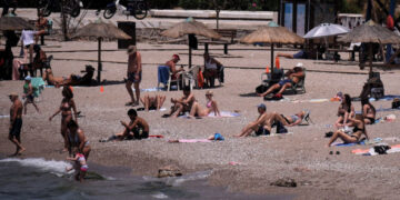 Επιτήδειοι άρπαξαν αλυσίδα λαιμού από λουόμενο και συνελήφθησαν