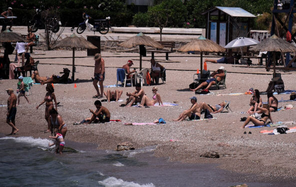 Επιτήδειοι άρπαξαν αλυσίδα λαιμού από λουόμενο και συνελήφθησαν