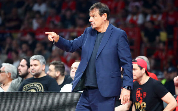 Εργκίν Αταμάν: «Η χρήση της ελληνικής σημαίας είναι πρόκληση προς εμένα