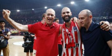 Η ομιλία των προέδρων της ΚΑΕ Ολυμπιακός στα αποδυτήρια