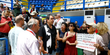 Ψήφισμα από το συνέδριο για την καταβολή των δεδουλευμένων τους ζητούν οι εργαζόμενοι στο «Κόκκινο» και την «Αυγή»