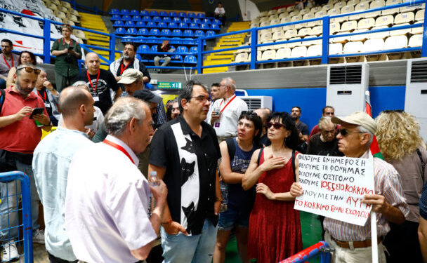 Ψήφισμα από το συνέδριο για την καταβολή των δεδουλευμένων τους ζητούν οι εργαζόμενοι στο «Κόκκινο» και την «Αυγή»