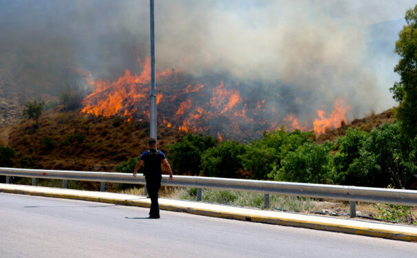 Φωτιά στην Χίο – Νέο μήνυμα από το 112 για εκκενώσεις 6 περιοχών